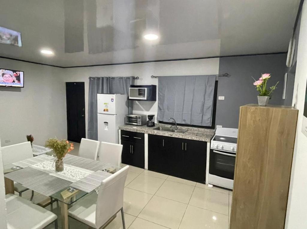 אלאג'ואלה Apartamentos Cielo #1, Airport Juan Santamaria מראה חיצוני תמונה
