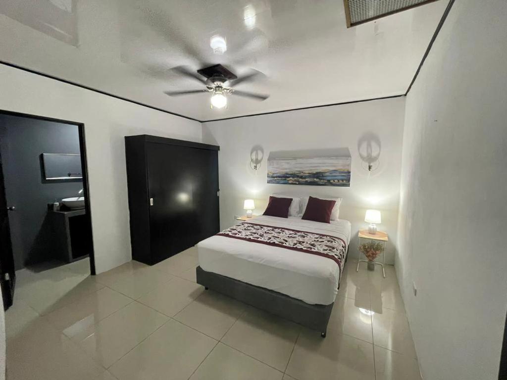 אלאג'ואלה Apartamentos Cielo #1, Airport Juan Santamaria מראה חיצוני תמונה